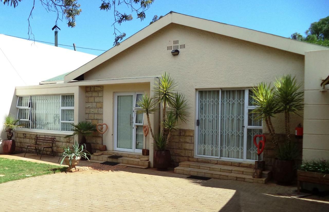 Anri Guesthouse Bloemfontein Zewnętrze zdjęcie